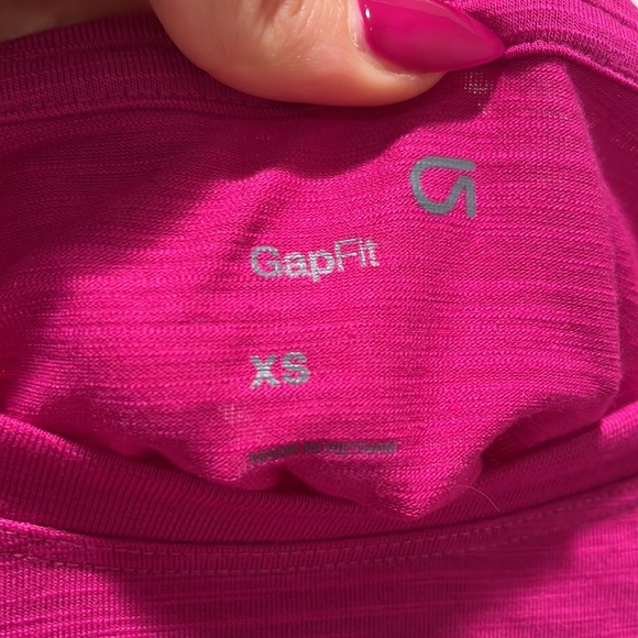 Raspberry GAP FIT top XS like new shirt sleeve - Picture 3 of 8